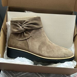 NEW Clarks Sharon Salon Olive Suede Ankle Boots Size 8.5 With Box